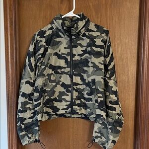 Zara Camouflage cropped rain Jacket size medium